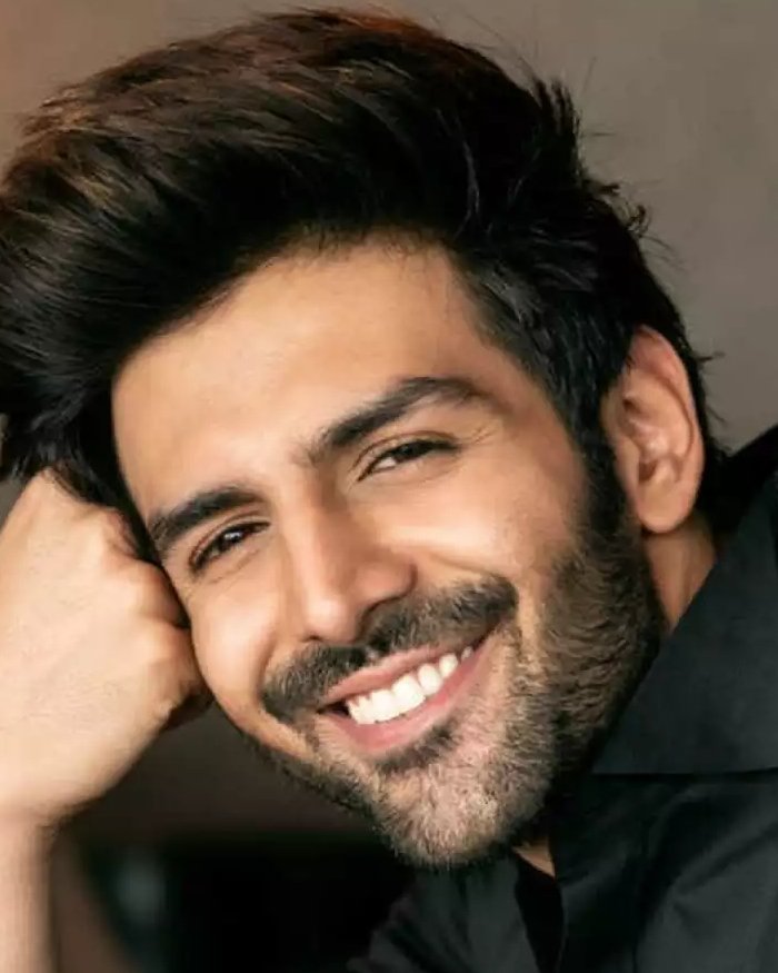 kartik aaryan 9